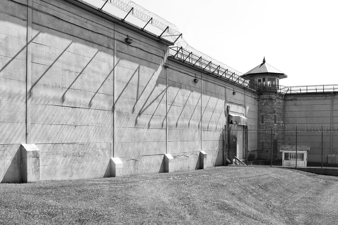 7. Stefan Mitrović: Pjesnik robije jail, prison, prison wall, prison courtyard, black and white, jail, jail, prison, prison, prison, prison, prison, prison wall